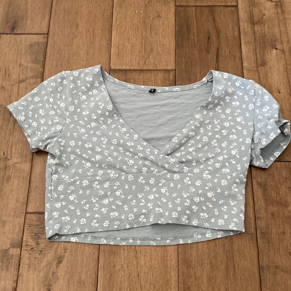 brandy melville crop top (size S)